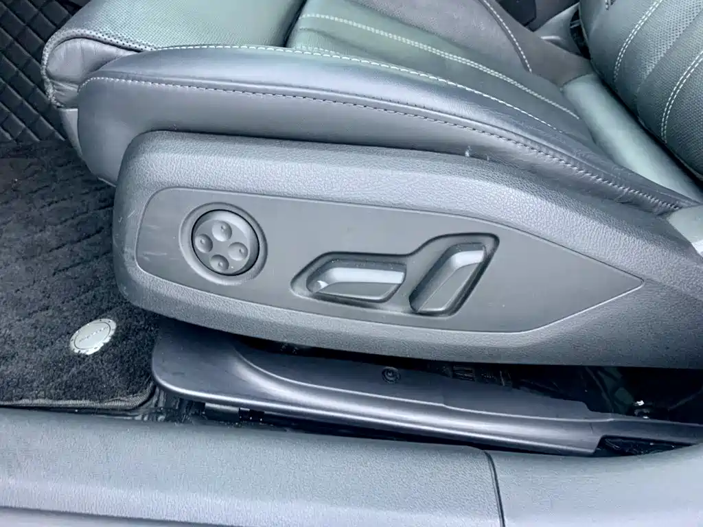 Audi A4L 2023 40 TFSI Fashion Dynamic Edition