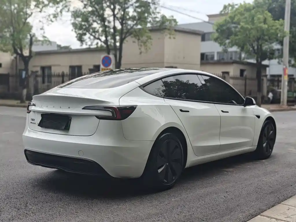 Model 3 Rear-Wheel Drive 2023