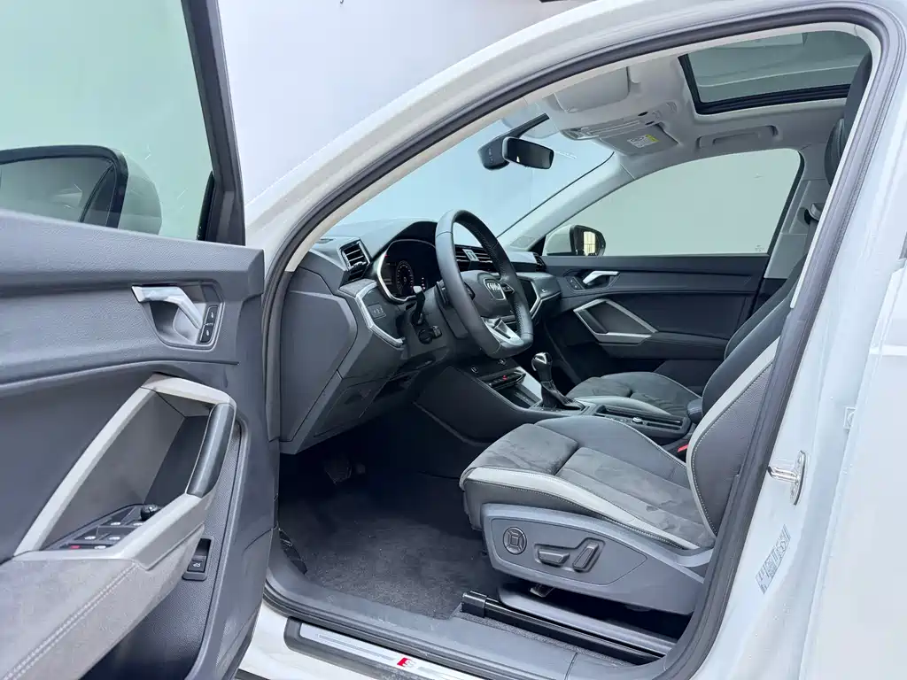 Audi Q3 2023 35 TFSI Sporty Dynamic Edition (1.4T)