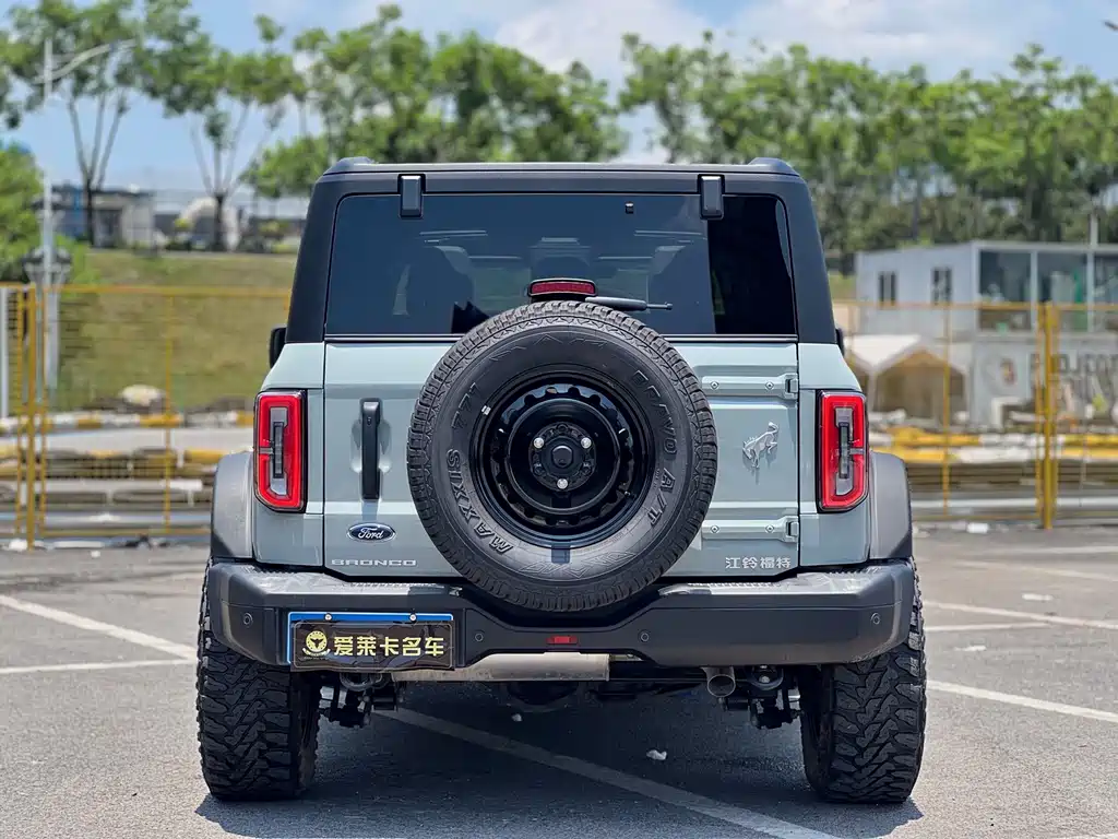 Ford Bronco 2024 2.3T Matte Black
