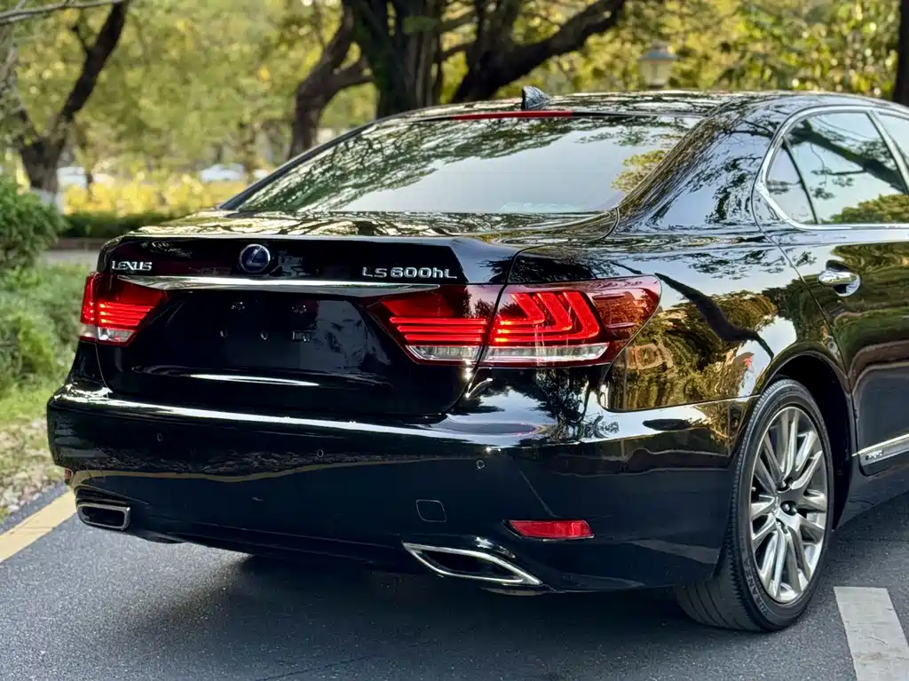Lexus LS 2014 600hL