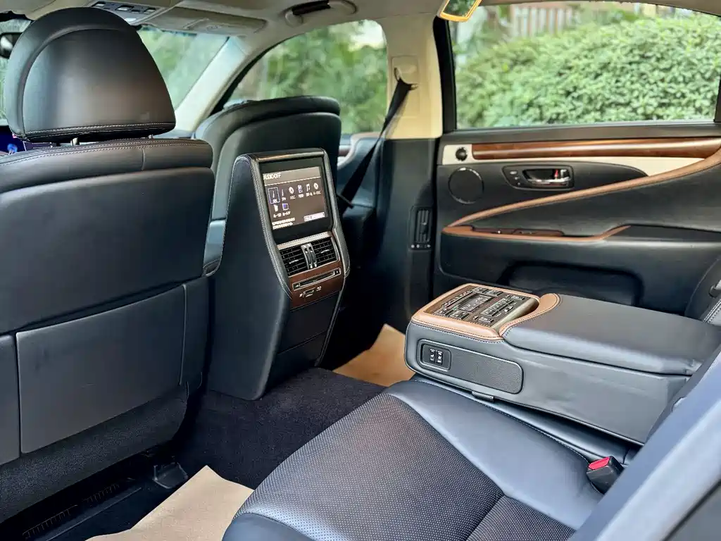 Lexus LS 2014 600hL