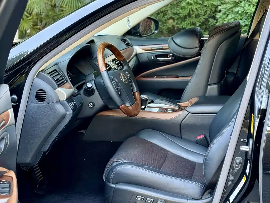 Lexus LS 2014 600hL